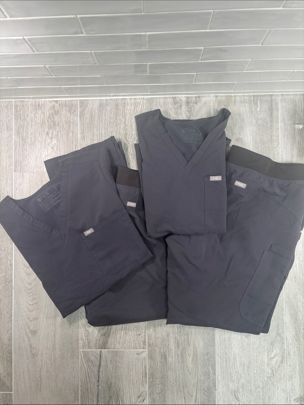 FIGS Scrubs Set Bundle XL 2 Tops 2 Pants Gray V-Neck Drawstring Lot